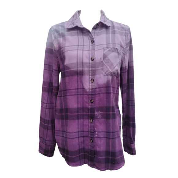 UPCYCLED Flannel with "8 bit Heart" Embroidered Patch | Small - Picture 2 of 6